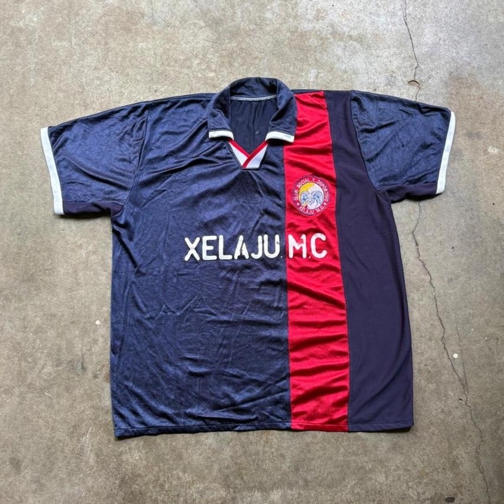 Vintage 90s Navy Xelajú MC football jersey  Mens size large